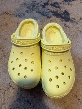 Crocs Womens Classic Lined Clog - Yellow